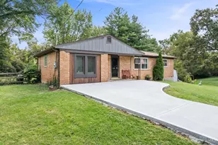 475 Breezy Ln, Union Township, OH 45244 - Photo 2