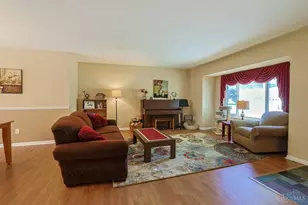 8410 Sunrise Ave, Springfield Township, OH 45231 - Photo 4