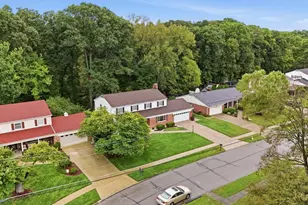 9596 Leebrook Dr, Springfield Township, OH 45231 - Photo 4