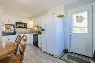 9313 Montoro Dr, Springfield Township, OH 45231 - Photo 12