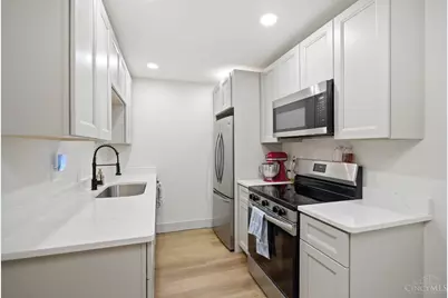 521 W Martin Luther King Drive #A8, Cincinnati, OH 45220 - Photo 10
