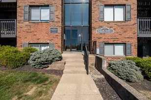 9489 Woodland Hills Dr, West Chester, OH 45011 - Photo 2