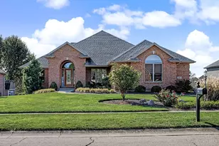 381 Sunset Dr, Carlisle, OH 45005 - Photo 1