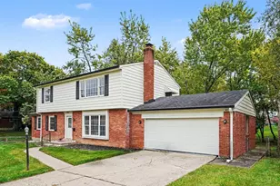 3113 Sunnyhollow Ln, Green Township, OH 45239 - Photo 2
