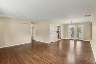 4371 Airycrest Ln, Green Township, OH 45211 - Photo 6