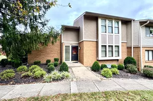 18 Oakwood Ct, Springdale, OH 45246 - Photo 1