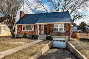 3553 Edgeview Dr, Cincinnati, OH 45213 - Photo 1