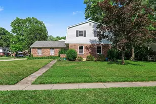 1992 Gainsborough Ln, Anderson Township, OH 45230 - Photo 1