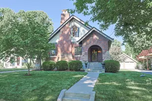 3711 Petoskey Ave, Mariemont, OH 45227 - Photo 1