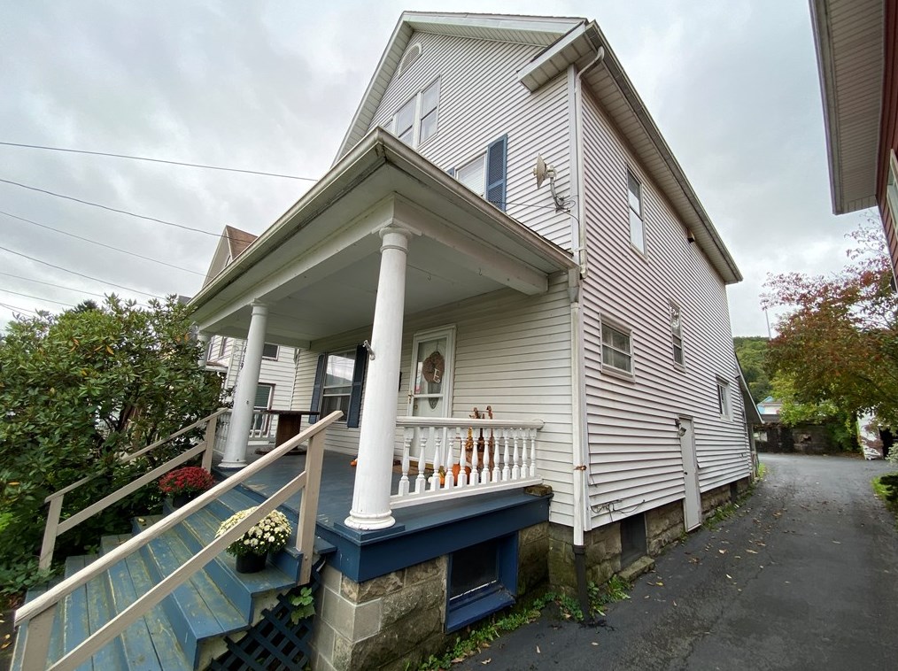 1419 Buffalo, Franklin, PA 16323