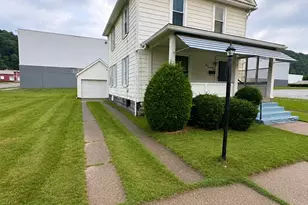 305 Liberty St, Franklin, PA 16323 - Photo 2