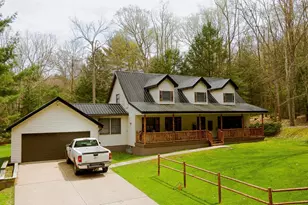 38 Oak Ln, Clairton, PA 15828 - Photo 1