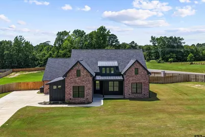 190 Brooks Dr, Gladewater, TX 75647 - Photo 2