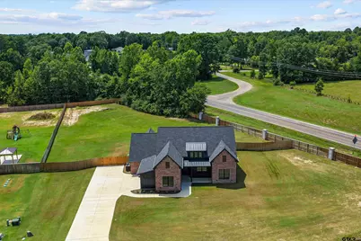 190 Brooks Dr, Gladewater, TX 75647 - Photo 32