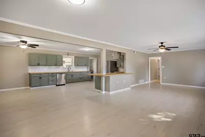 291 E Main, Van, TX 75790 - Photo 4