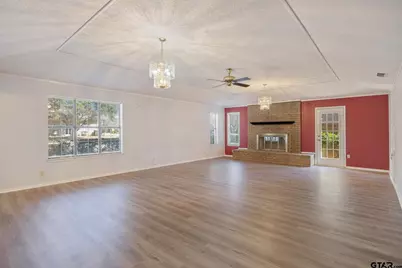 504 Woodland Hills Dr, Tyler, TX 75701 - Photo 2