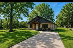 405 S Short St, Troup, TX 75789 - Photo 2