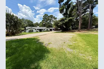 2002 W Lake Dr, Gladewater, TX 75647 - Photo 32