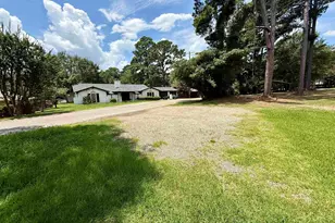 2002 W Lake Dr, Gladewater, TX 75647 - Photo 32