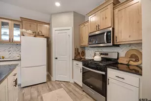 16030 Crossing Cir, Lindale, TX 75771 - Photo 8