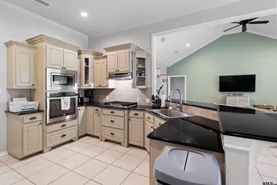 618 Huntwick Ln, Tyler, TX 75703 - Photo 6
