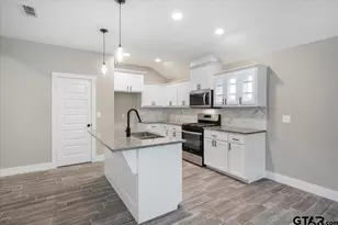 16226 Crossing Cir, Lindale, TX 75771 - Photo 6