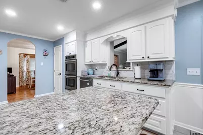2405 Bentwood Dr, Palestine, TX 75803 - Photo 16
