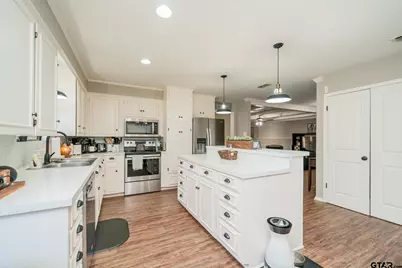 317 E Robinwood, White Oak, TX 75693 - Photo 18