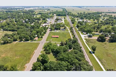 729 W Broad St, Oakwood, TX 75855 - Photo 38