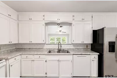1611 N Pacific St, Mineola, TX 75773 - Photo 14