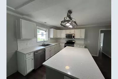 706 Inwood Dr, Palestine, TX 75801 - Photo 2