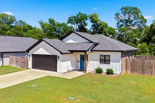 17018 Crossing Cir, Lindale, TX 75771 - Photo 2