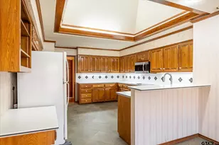 815 Woodland Hills Dr, Tyler, TX 75701 - Photo 10