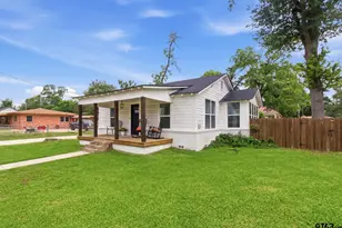 307 Locust St, Winnsboro, TX 75494 - Photo 2