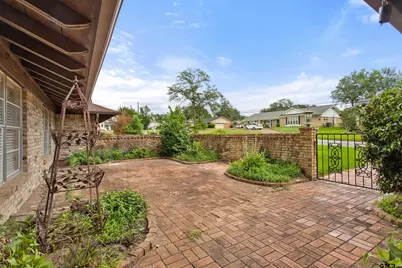 707 Barclay, Tyler, TX 75703 - Photo 2