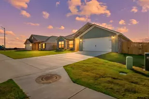 16529 Crossing Cir, Lindale, TX 75771 - Photo 1