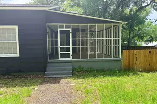 605 E Calvert, Troup, TX 75789 - Photo 6
