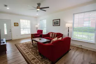 1914 Hollylake Cir, Tyler, TX 75703 - Photo 4