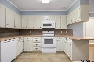 1915 Castlegate, Henderson, TX 75654 - Photo 24