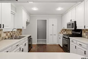 3217 Libbie, Tyler, TX 75707 - Photo 8