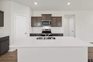 1635 Blaire Dr, Tyler, TX 75704 - Photo 4
