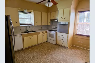 200 Rogers, Henderson, TX 75654 - Photo 6