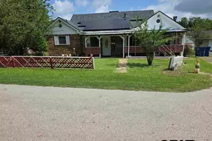 200 Rogers, Henderson, TX 75654 - Photo 1