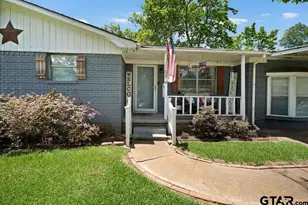 403 Ridgewood Dr, Palestine, TX 75803 - Photo 1