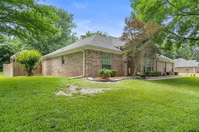 2005 Ventureview St, Palestine, TX 75803 - Photo 2