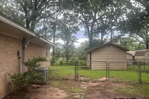 135 46th St SW, Paris, TX 75460 - Photo 10