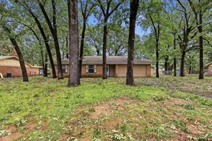 135 46th St SW, Paris, TX 75460 - Photo 1