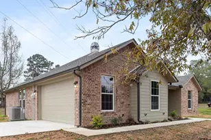 106 Royal St, Gilmer, TX 75645 - Photo 2