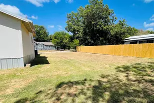 918 W Kuykendall St, Grand Saline, TX 75140 - Photo 20