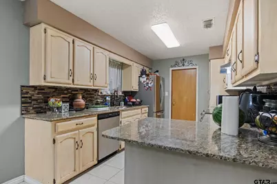 206 Carr, Mt Pleasant, TX 75455 - Photo 4